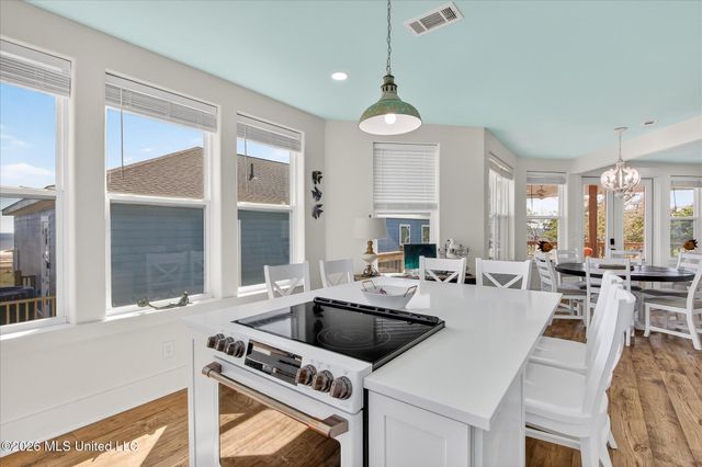 218 West Avenue, Long Beach, MS 39560