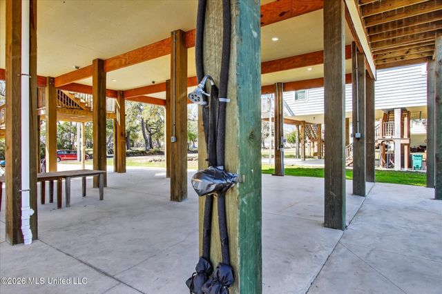 218 West Avenue, Long Beach, MS 39560