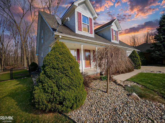 54690 Beacon Cove Circle, New Baltimore, MI 48047