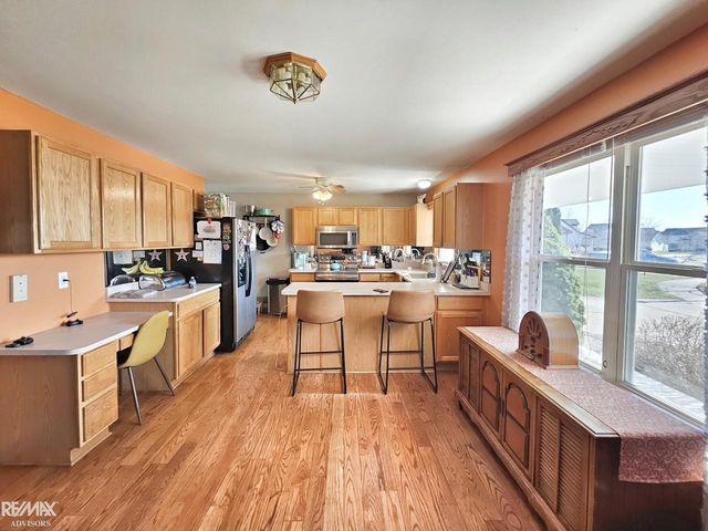 54690 Beacon Cove Circle, New Baltimore, MI 48047