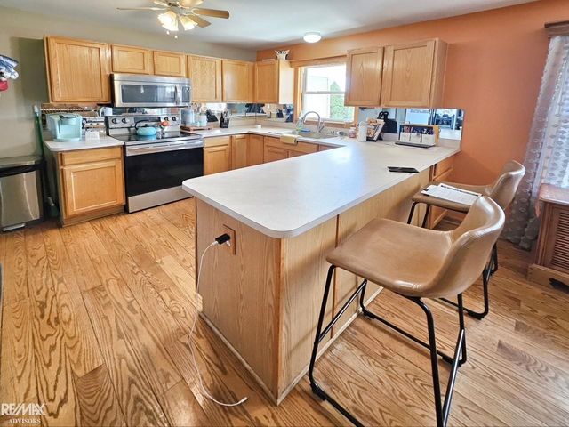 54690 Beacon Cove Circle, New Baltimore, MI 48047