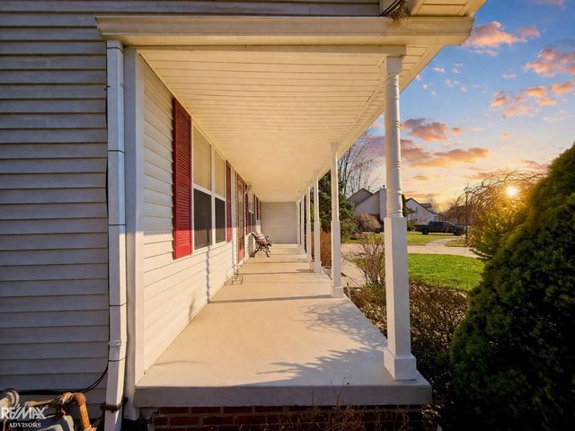 54690 Beacon Cove Circle, New Baltimore, MI 48047