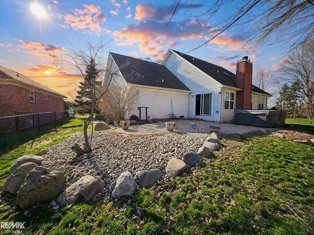 54690 Beacon Cove Circle, New Baltimore, MI 48047