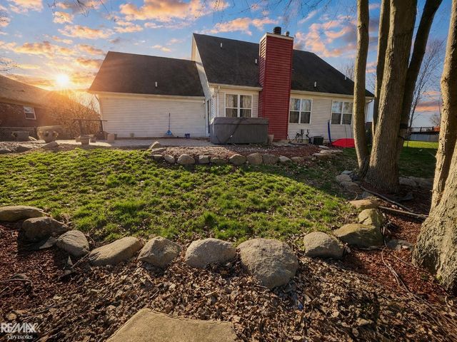 54690 Beacon Cove Circle, New Baltimore, MI 48047