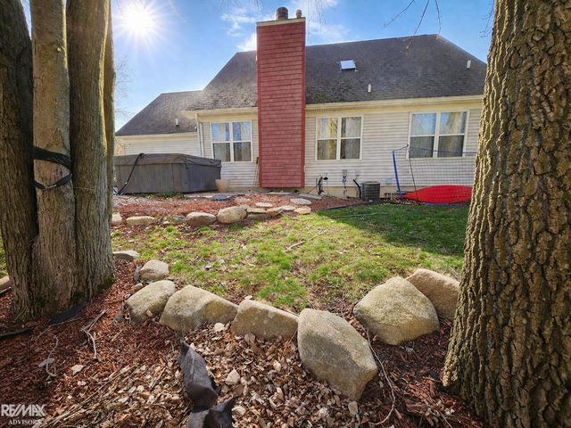 54690 Beacon Cove Circle, New Baltimore, MI 48047