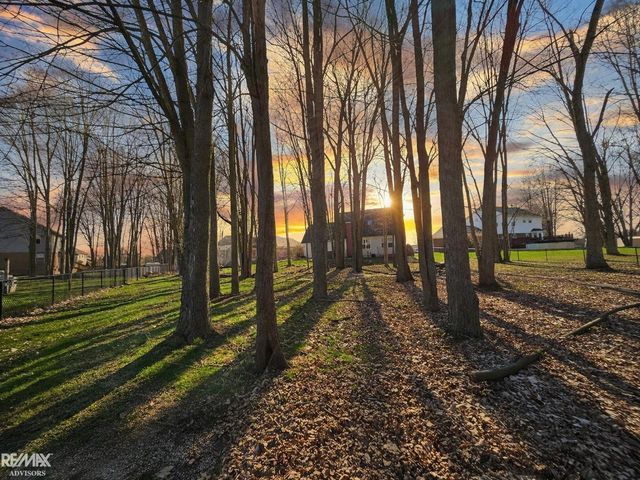 54690 Beacon Cove Circle, New Baltimore, MI 48047