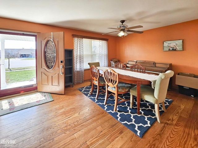 54690 Beacon Cove Circle, New Baltimore, MI 48047