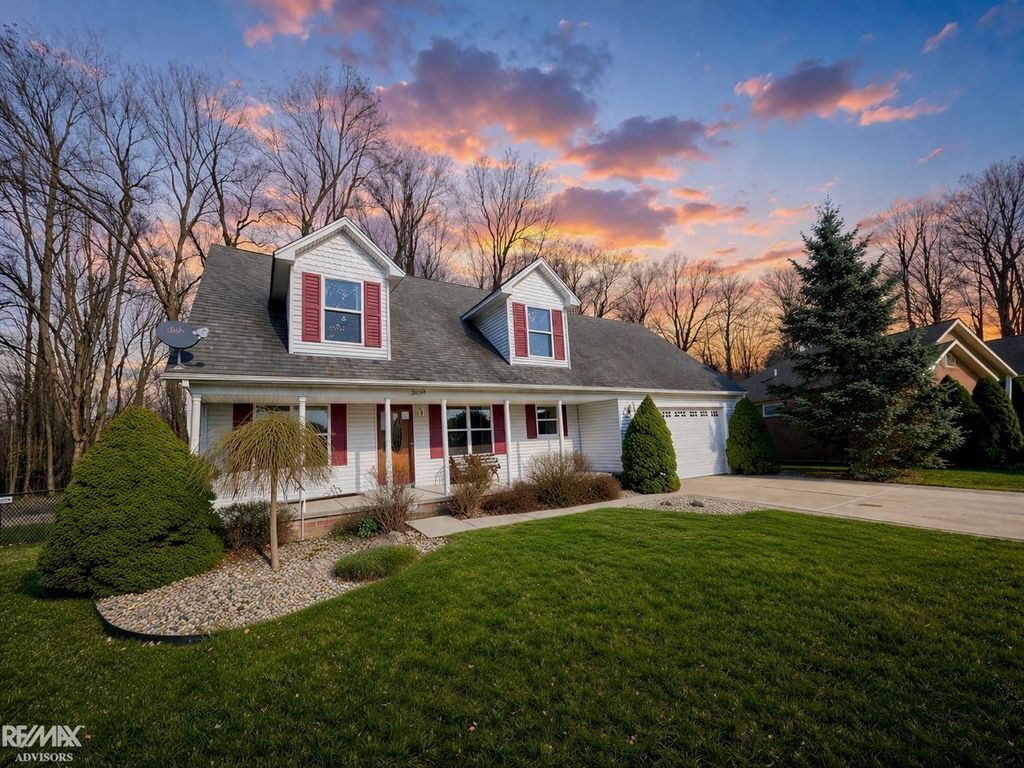 54690 Beacon Cove Circle, New Baltimore, MI 48047