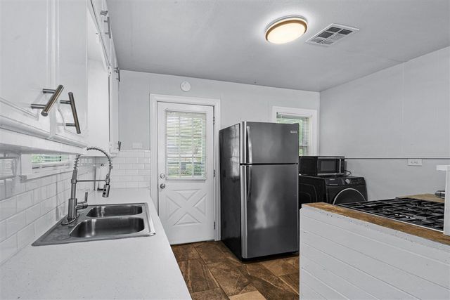 1707 NW Kinyon Ave, Lawton, OK 73505