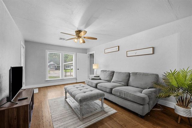 1707 NW Kinyon Ave, Lawton, OK 73505