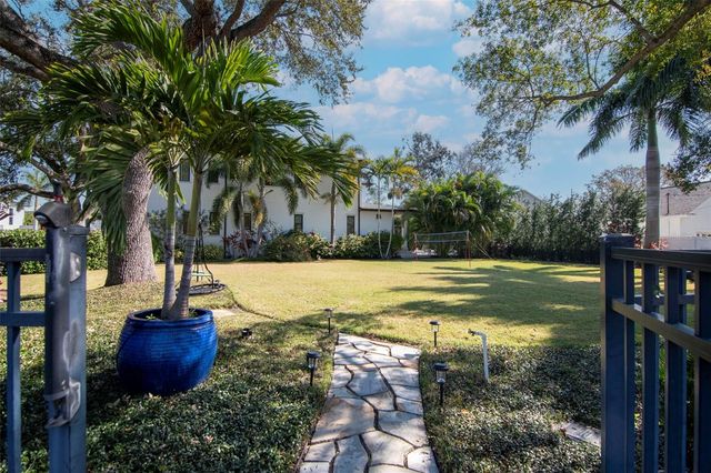 2501 S DUNDEE STREET, Tampa, FL 33629