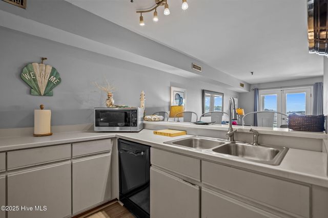 111 Florida Avenue Apt 3, Carolina Beach, NC 28428