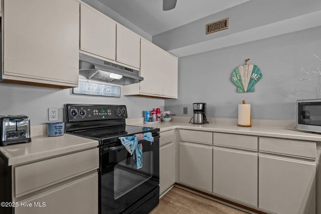 111 Florida Avenue Apt 3, Carolina Beach, NC 28428