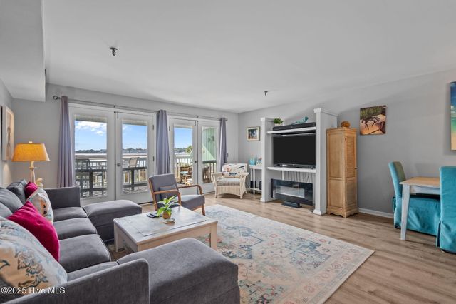 111 Florida Avenue Apt 3, Carolina Beach, NC 28428