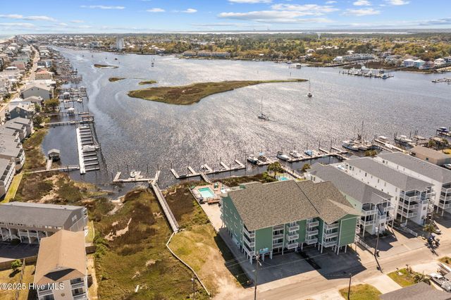 111 Florida Avenue Apt 3, Carolina Beach, NC 28428