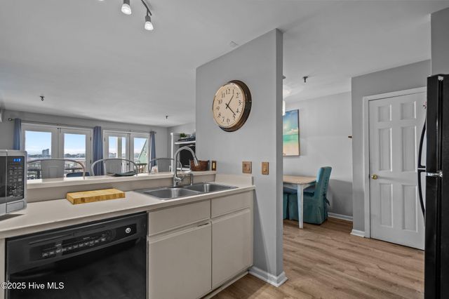 111 Florida Avenue Apt 3, Carolina Beach, NC 28428