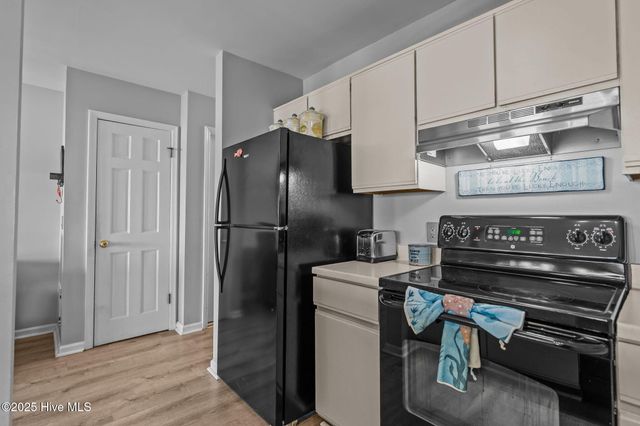 111 Florida Avenue Apt 3, Carolina Beach, NC 28428