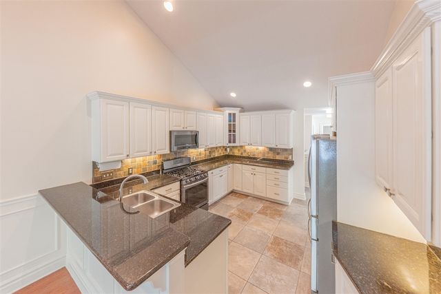 2243 Old Falls Drive, Ann Arbor, MI 48103