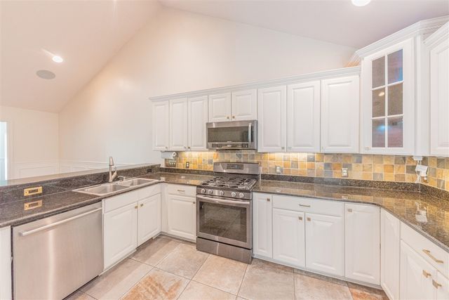 2243 Old Falls Drive, Ann Arbor, MI 48103