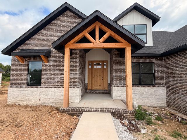 1749 E Skyline, Ozark, MO 65721