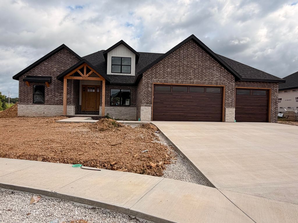 1749 E Skyline, Ozark, MO 65721