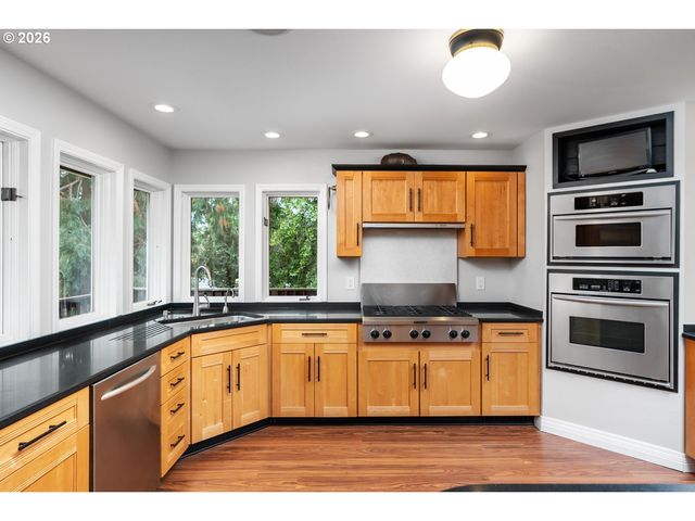 4803 Sw STONEBROOK Ct, Portland, OR 97239
