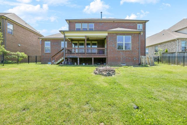 743 Burgess Dr, Goodlettsville, TN 37072