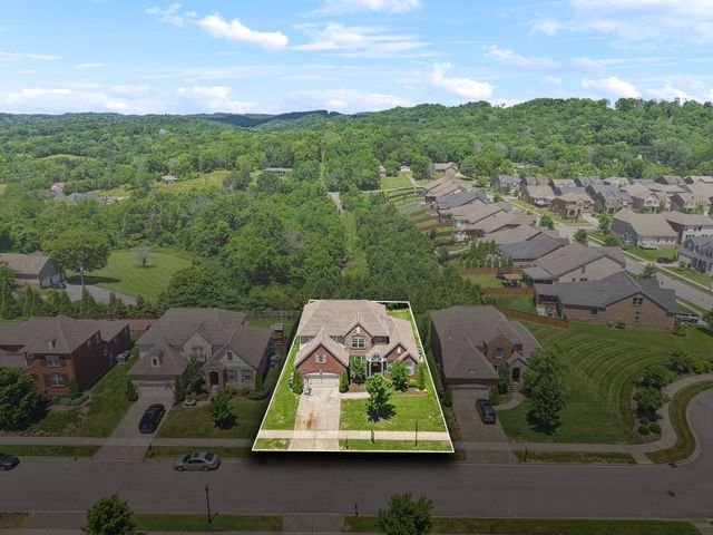 743 Burgess Dr, Goodlettsville, TN 37072