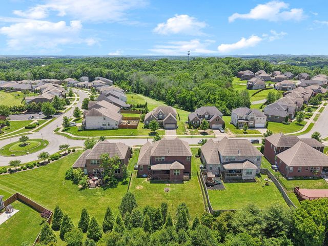 743 Burgess Dr, Goodlettsville, TN 37072