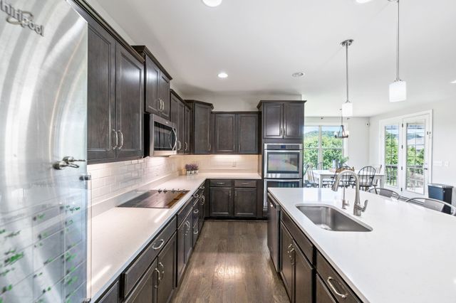 743 Burgess Dr, Goodlettsville, TN 37072