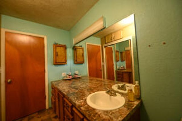 6879 E Highway 32, Stockton, MO 65785