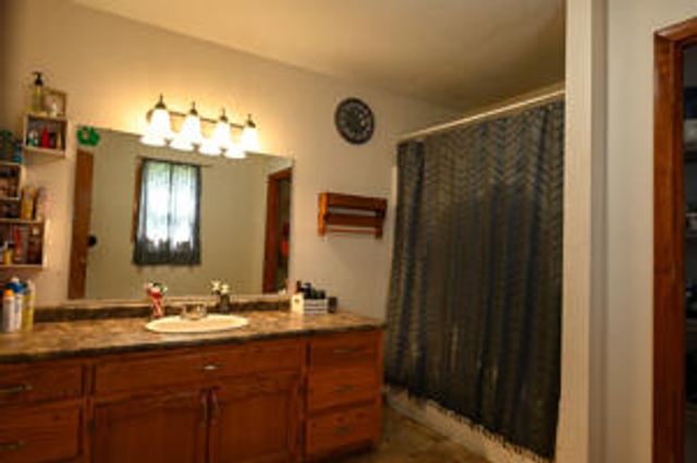 6879 E Highway 32, Stockton, MO 65785