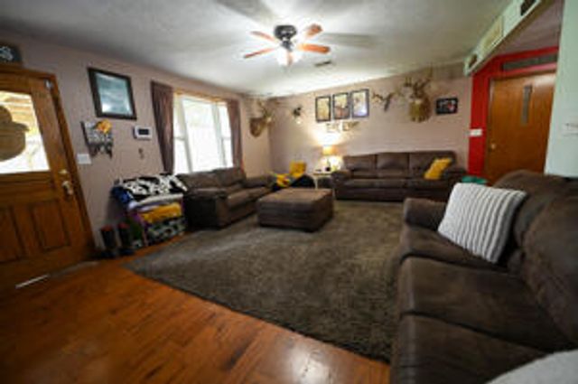 6879 E Highway 32, Stockton, MO 65785