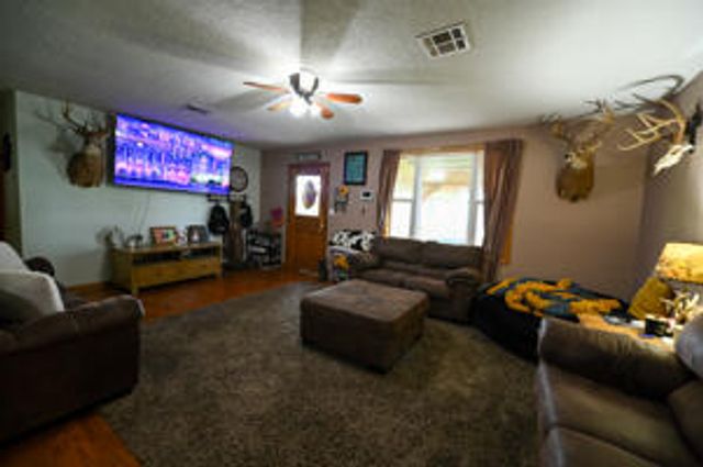 6879 E Highway 32, Stockton, MO 65785