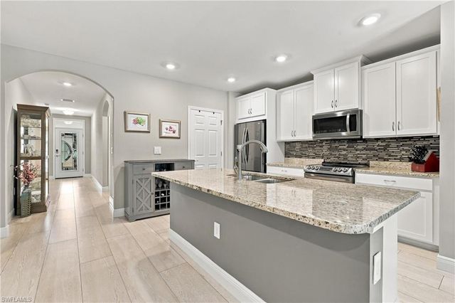 2996 Royal Gardens AVE, Fort Myers, FL 33916