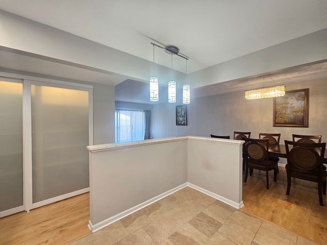 475 PLUM CREEK Drive 505, Wheeling, IL 60090