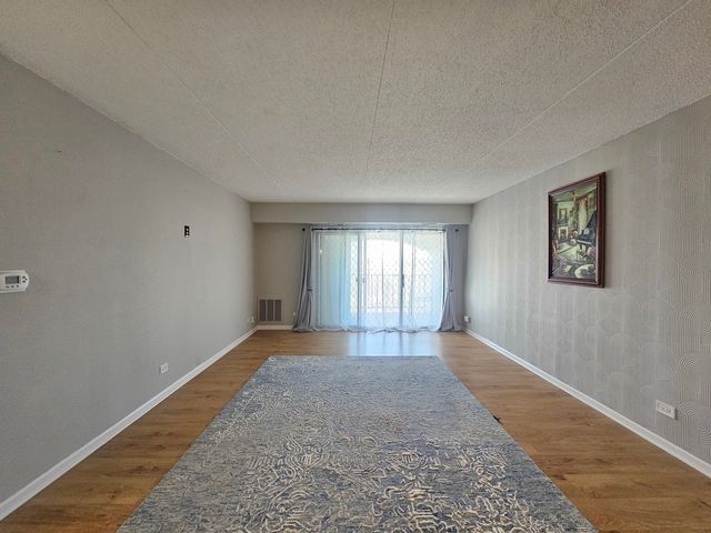 475 PLUM CREEK Drive 505, Wheeling, IL 60090