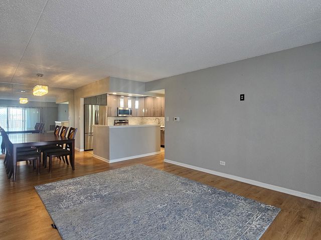 475 PLUM CREEK Drive 505, Wheeling, IL 60090