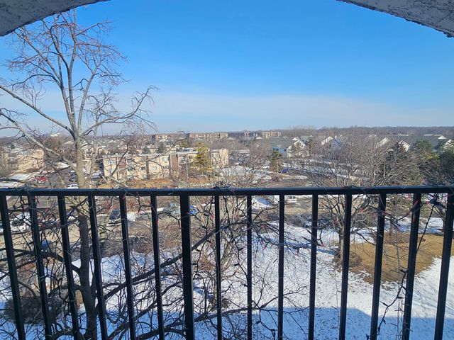 475 PLUM CREEK Drive 505, Wheeling, IL 60090