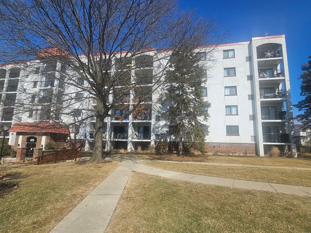 475 PLUM CREEK Drive 505, Wheeling, IL 60090