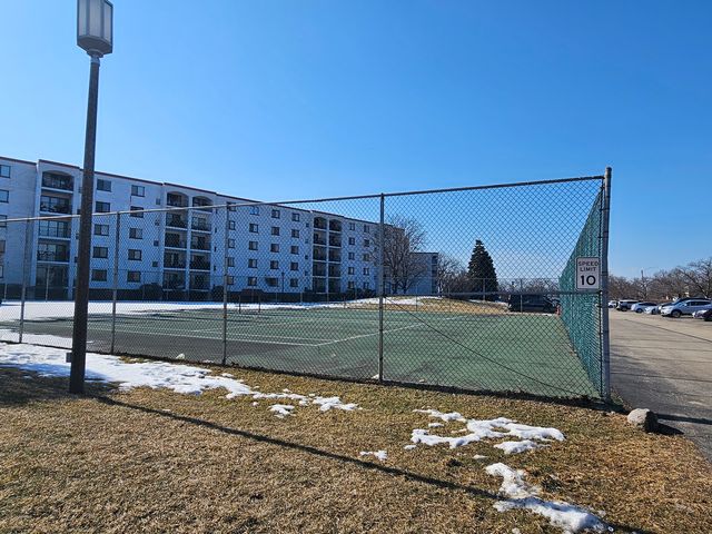 475 PLUM CREEK Drive 505, Wheeling, IL 60090