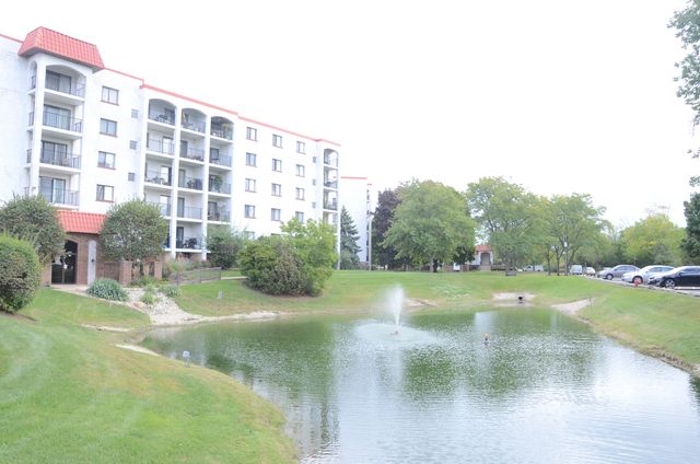 475 PLUM CREEK Drive 505, Wheeling, IL 60090