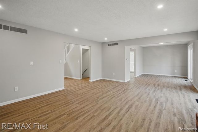 6620 Red Cedar Lane, West Bloomfield, MI 48324