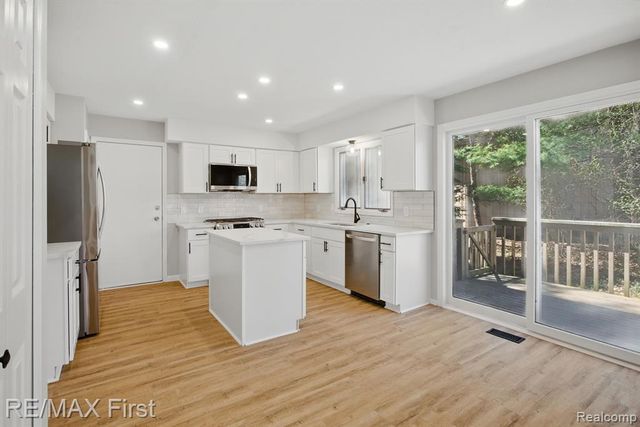 6620 Red Cedar Lane, West Bloomfield, MI 48324