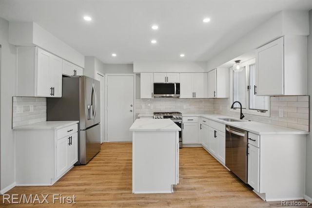 6620 Red Cedar Lane, West Bloomfield, MI 48324