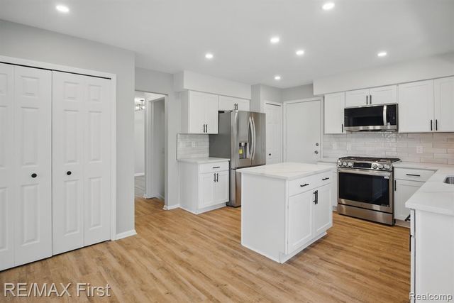 6620 Red Cedar Lane, West Bloomfield, MI 48324