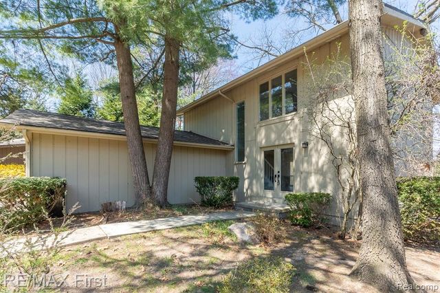 6620 Red Cedar Lane, West Bloomfield, MI 48324
