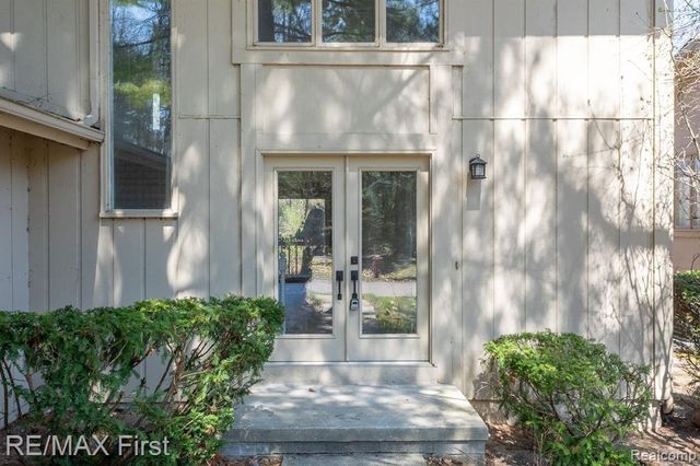 6620 Red Cedar Lane, West Bloomfield, MI 48324