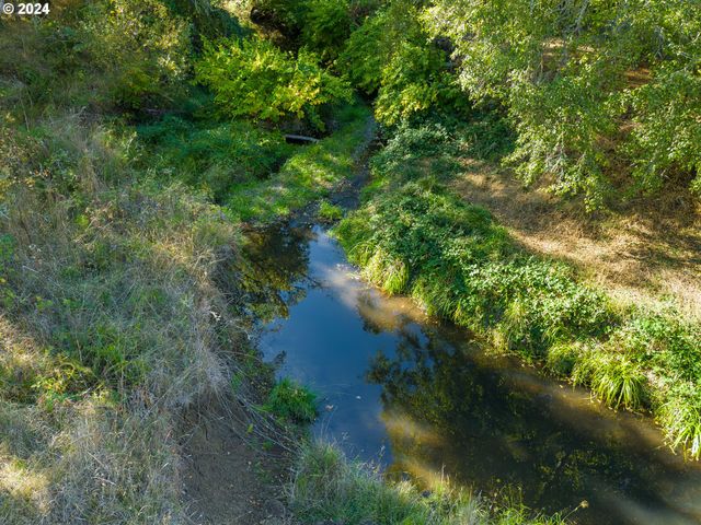 18235 DIXONVILLE Rd, Roseburg, OR 97470