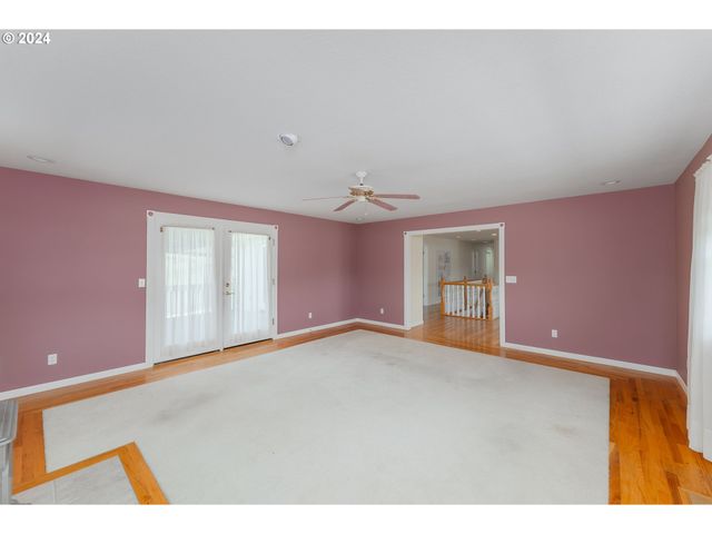 18235 DIXONVILLE Rd, Roseburg, OR 97470